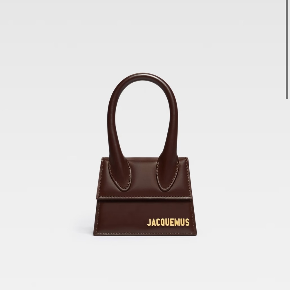 LE RAPHIA
Signature leather mini handbag.

Le Chiquito